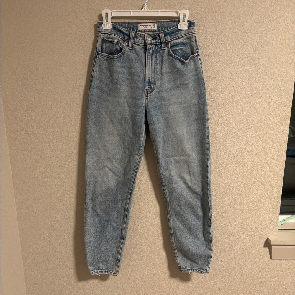 Abercrombie & Fitch The 80’s mom high rise jeans size 25